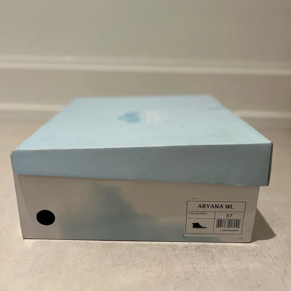 Cloud Aryana Wool Lining Leather Boots, Brand New - Picture 10 of 12